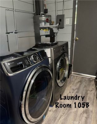 Interior, Washer, Wood Texture Flooring