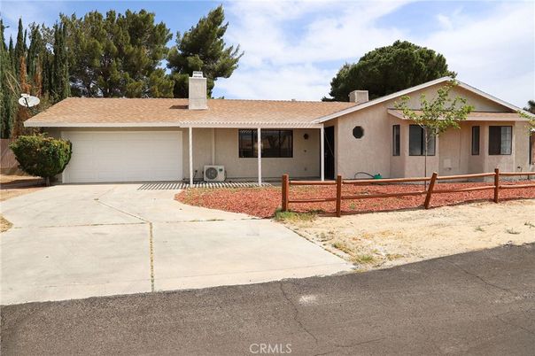 Attached, Exterior, Facade, Ranch