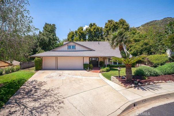 Attached, Exterior, Facade, Ranch