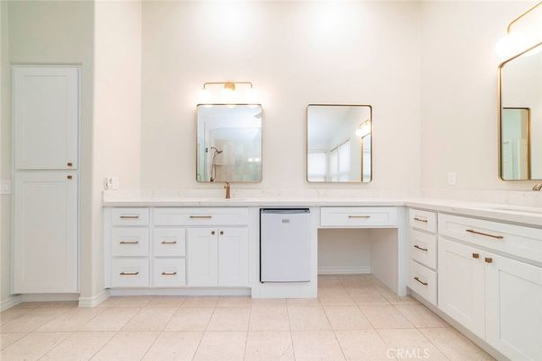Bathroom, Dual Sink Vanities, Interior