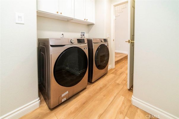 Interior, Washer, Wood Texture Flooring