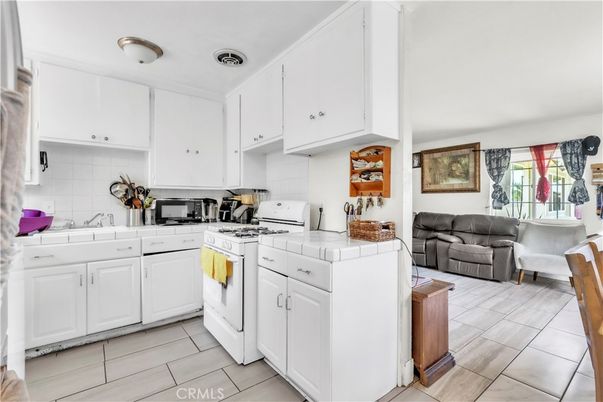 Interior, Kitchen, Living room, Tile Countertops