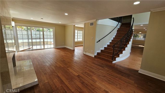 Empty room, Interior, Recessed Lighting, Wood Texture Flooring