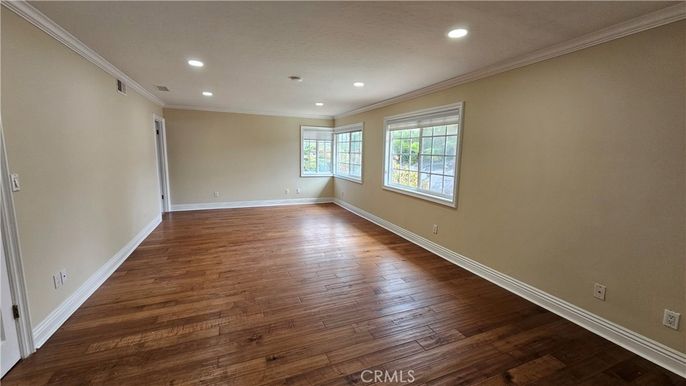 Empty room, Interior, Recessed Lighting, Wood Texture Flooring