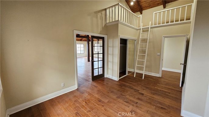 Empty room, Interior, Wooden Beams, Wooden Ceilings, Wood Texture Flooring