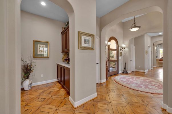 Interior, Pendant Lights, Recessed Lighting, Wood Texture Flooring