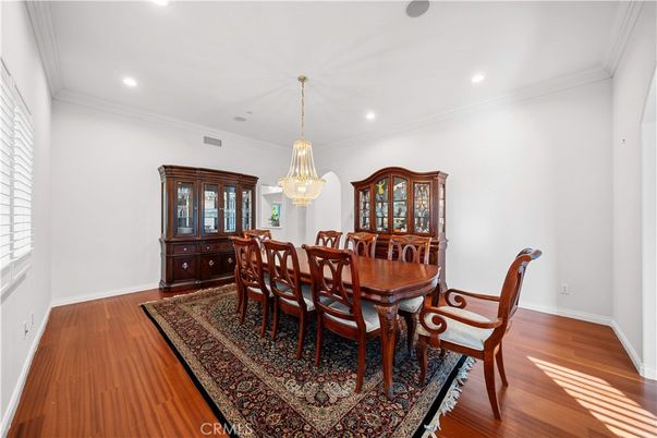 Chandelier, Dining room, Interior, Recessed Lighting, Wood Texture Flooring