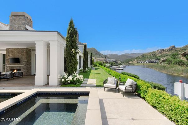 Exterior, Fireplace, Pool, Water