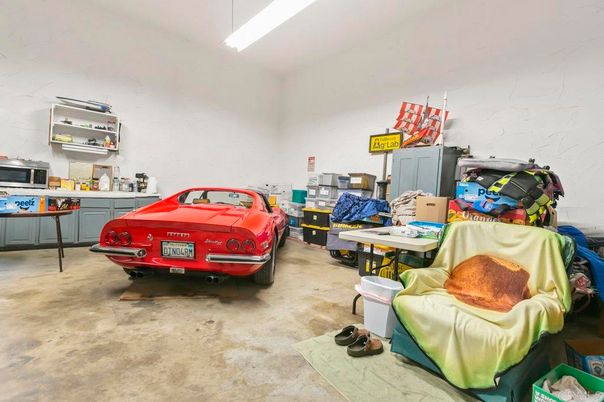 Garage, Interior