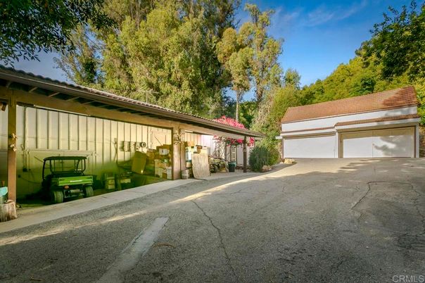 Detached Garage, Exterior