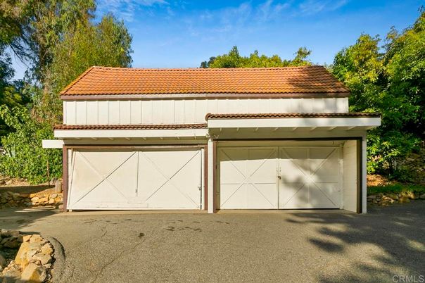 Detached Garage, Exterior