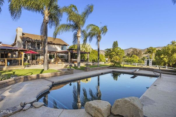 Exterior, Pool