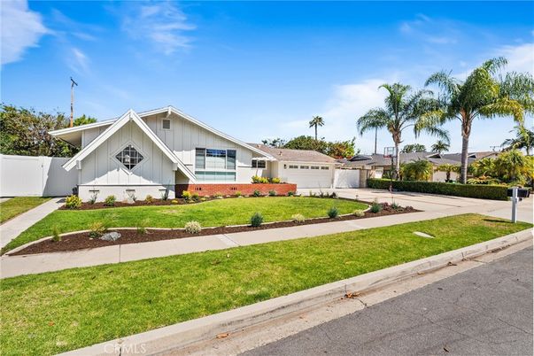 Attached, Exterior, Facade, Ranch