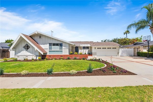 Attached, Backyard, Exterior, Facade, Brick Facade, Ranch
