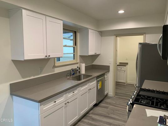 Interior, Kitchen, Recessed Lighting, Water, Wood Texture Flooring