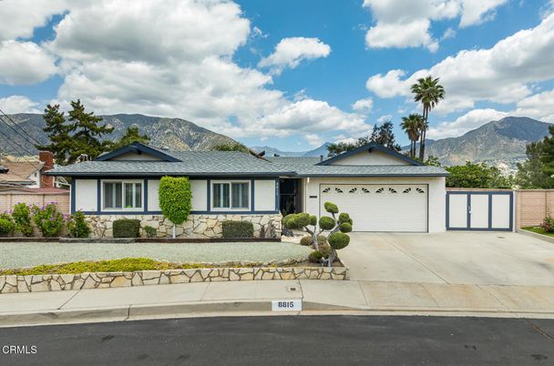 Attached, Exterior, Facade, Ranch