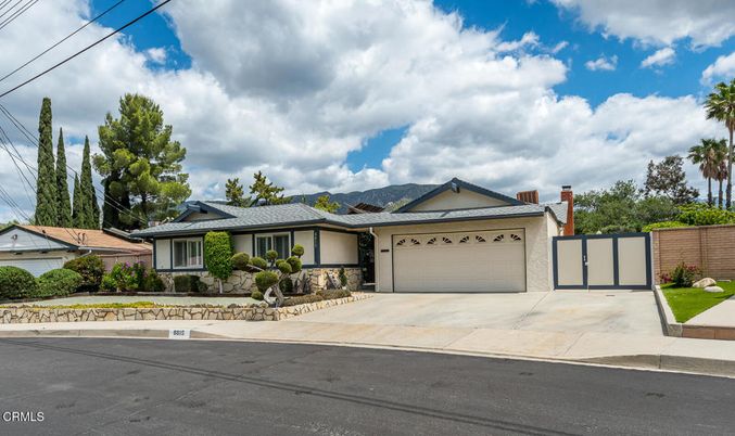 Attached, Exterior, Facade, Ranch