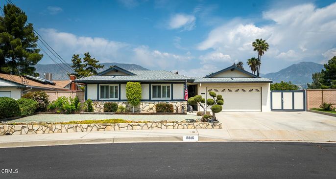 Attached, Exterior, Facade, Ranch