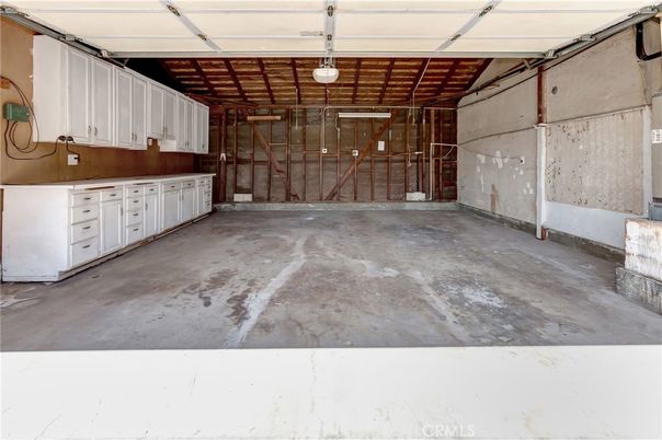 Garage, Interior, Wooden Beams