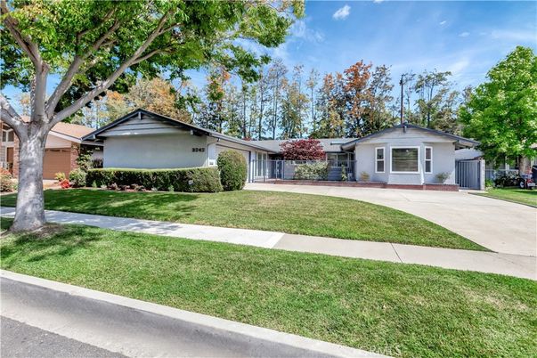 Backyard, Exterior, Facade, Ranch