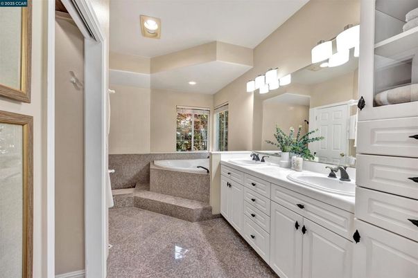 Bathroom, Dual Sink Vanities, Interior, Recessed Lighting