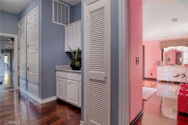 Interior, Utility Closets, Washer, Wood Texture Flooring