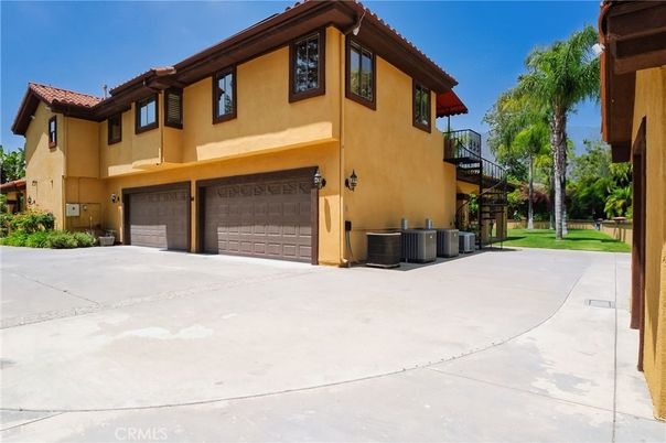 Attached, Exterior, Facade, Mediterranean