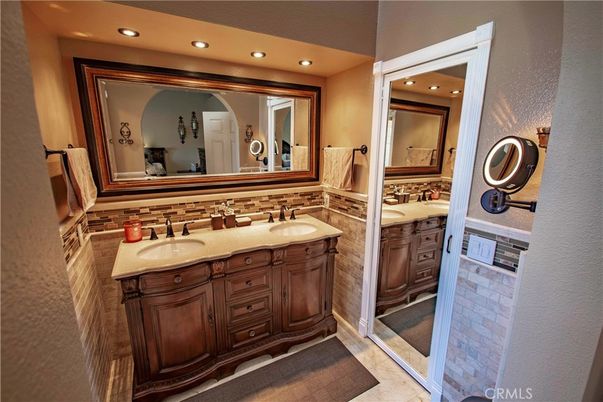 Bathroom, Dual Sink Vanities, Interior, Recessed Lighting