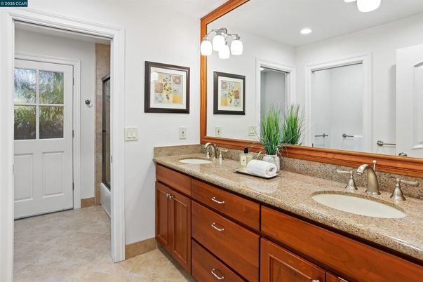 Bathroom, Dual Sink Vanities, Interior, Recessed Lighting