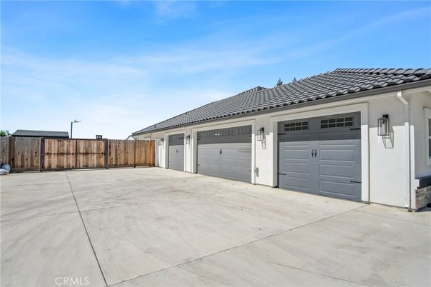 Detached Garage, Exterior