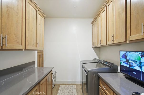 Interior, Washer, Wood Texture Flooring