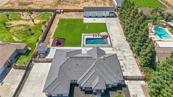 Exterior, Drone