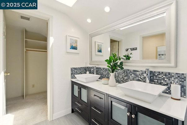 Bathroom, Dual Sink Vanities, Interior, Recessed Lighting