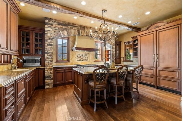 Chandelier, Interior, Kitchen, Recessed Lighting, Stone Walls, Wood Texture Flooring