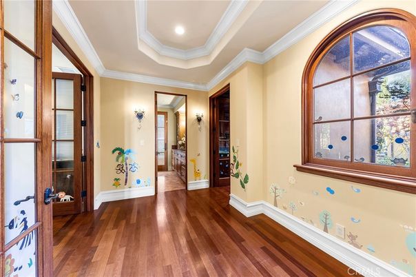 Interior, Recessed Lighting, Wood Texture Flooring