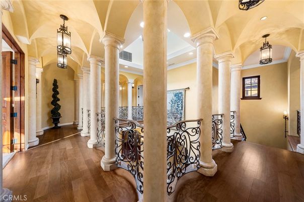 Interior, Pendant Lights, Recessed Lighting, Wood Texture Flooring