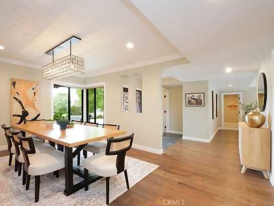 Chandelier, Dining room, Interior, Recessed Lighting, Wood Texture Flooring