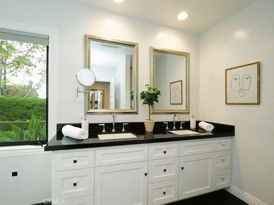 Bathroom, Dual Sink Vanities, Interior, Recessed Lighting