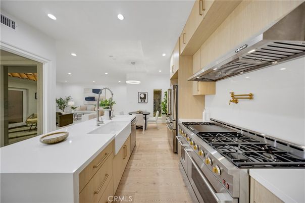 Dining room, Interior, Kitchen, Living room, Pendant Lights, Recessed Lighting, Stainless Steel Appliances, Wood Texture Flooring