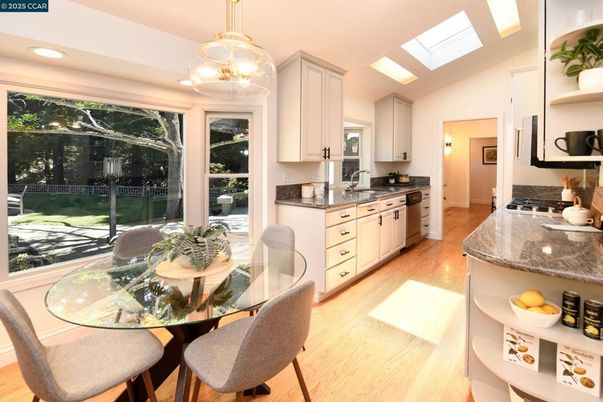 Dining room, Interior, Kitchen, Pendant Lights, Recessed Lighting, Wood Texture Flooring