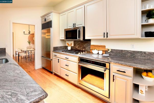 Dining room, Interior, Kitchen, Stainless Steel Appliances, Wood Texture Flooring