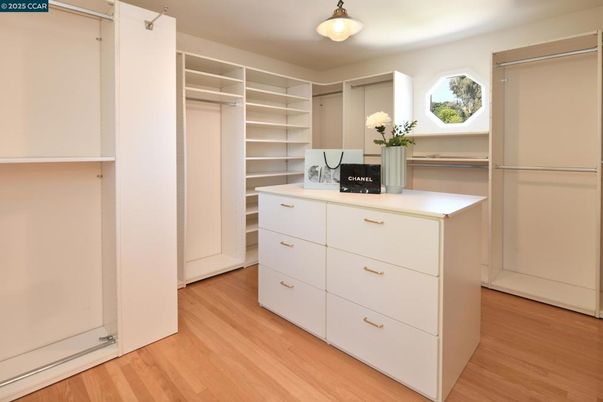 Interior, Walk-in Closets, Wood Texture Flooring