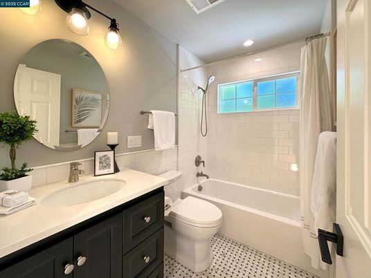 Bathroom, Interior, Recessed Lighting