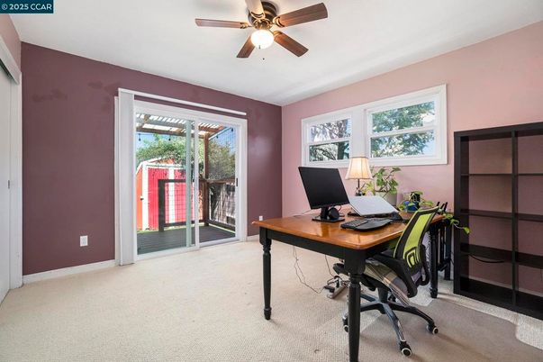 Home Office, Interior