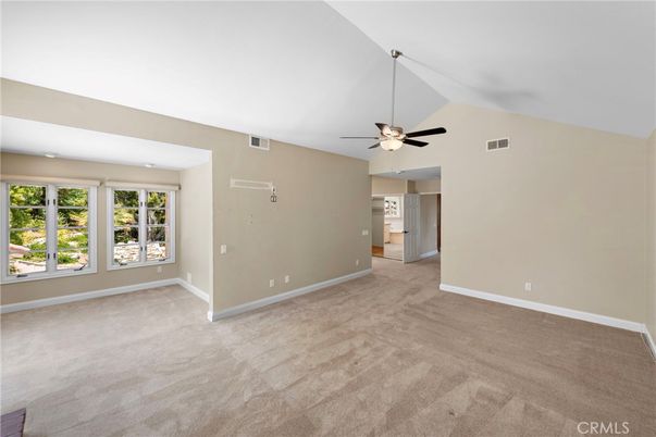 Empty room, Interior