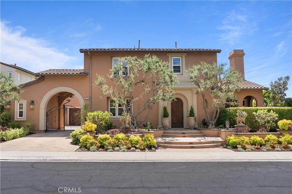 Exterior, Facade, Mediterranean
