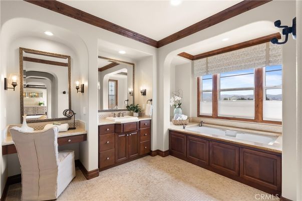 Bathroom, Dual Sink Vanities, Interior, Recessed Lighting