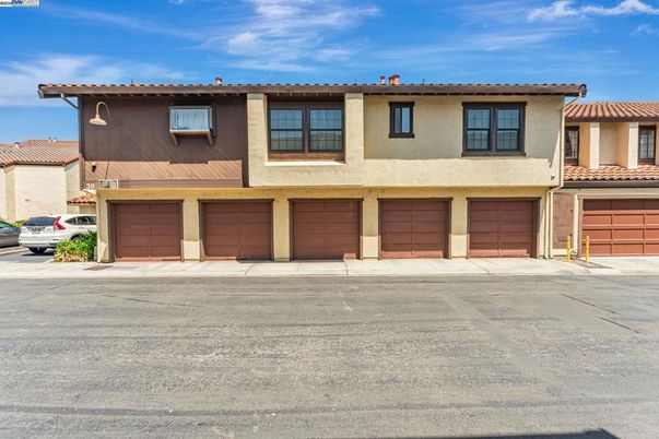 Attached, Exterior, Facade, Mediterranean