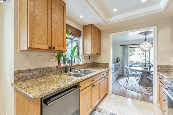 Dining room, Interior, Kitchen, Pendant Lights, Recessed Lighting, Wood Texture Flooring