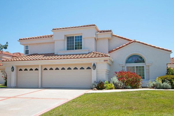 Attached, Exterior, Facade, Mediterranean